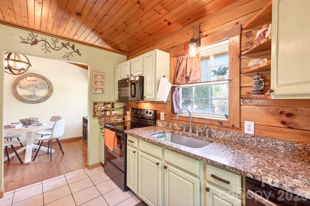 8 Blue Sky Drive, Leicester, NC 28748