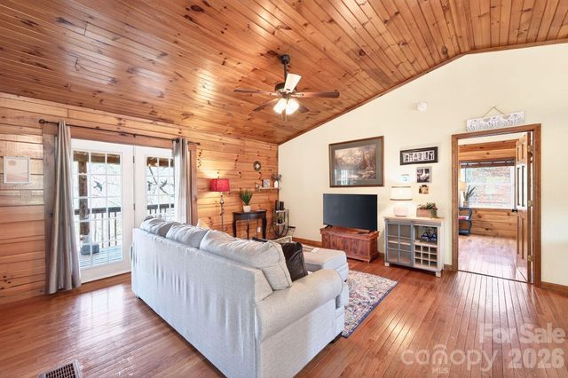 8 Blue Sky Drive, Leicester, NC 28748