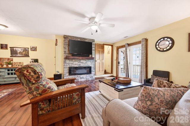 8 Blue Sky Drive, Leicester, NC 28748