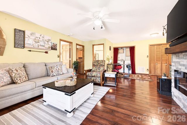 8 Blue Sky Drive, Leicester, NC 28748