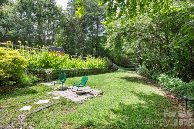 8 Blue Sky Drive, Leicester, NC 28748