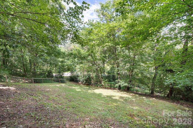 8 Blue Sky Drive, Leicester, NC 28748