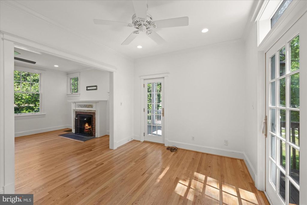 Image 10 of property listing at 3810 DRESDEN ST, Kensington, MD 20895