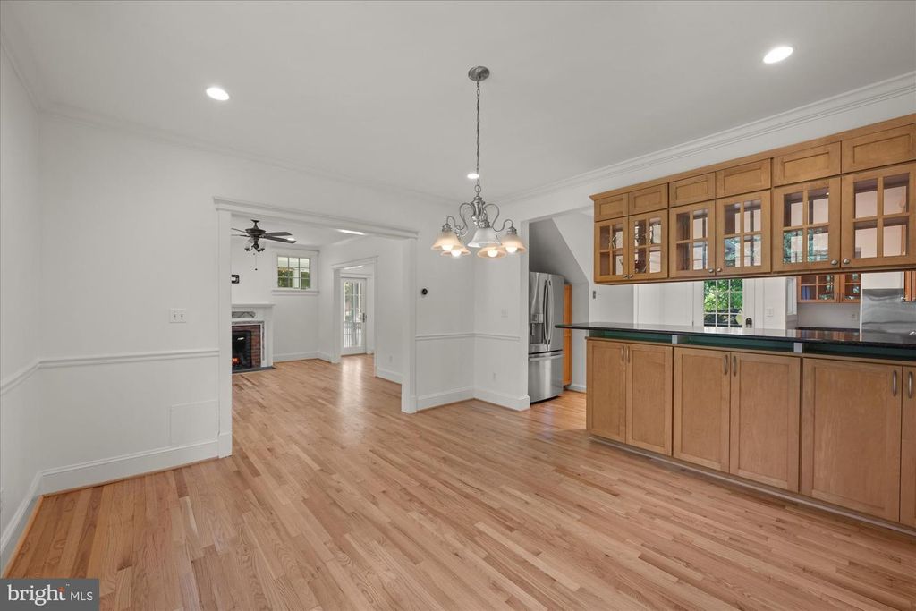 Image 17 of property listing at 3810 DRESDEN ST, Kensington, MD 20895
