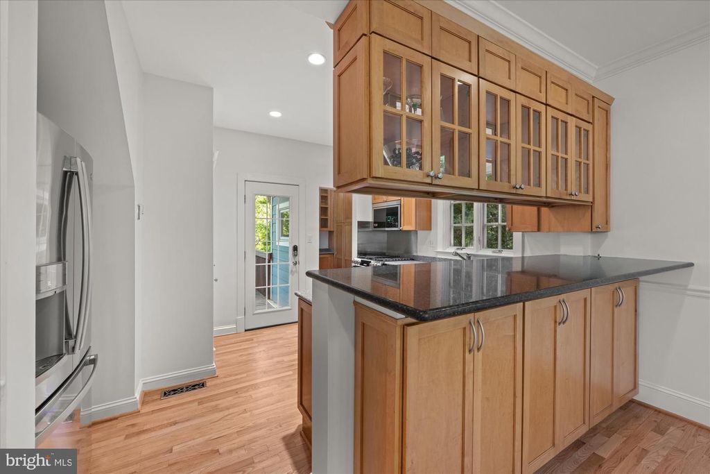 Image 19 of property listing at 3810 DRESDEN ST, Kensington, MD 20895