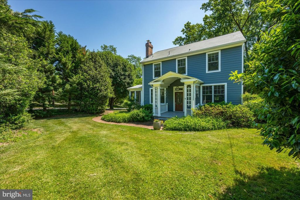Image 2 of property listing at 3810 DRESDEN ST, Kensington, MD 20895