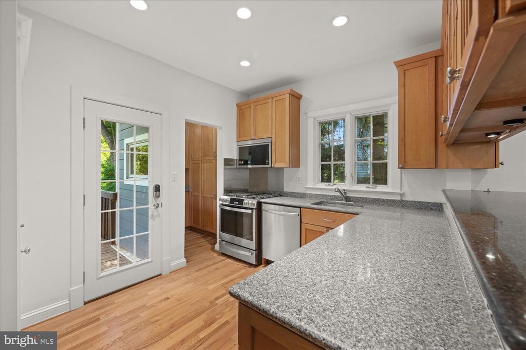Image 20 of property listing at 3810 DRESDEN ST, Kensington, MD 20895