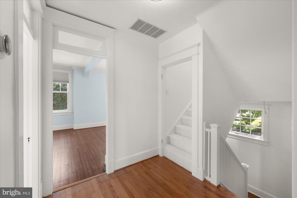 Image 27 of property listing at 3810 DRESDEN ST, Kensington, MD 20895