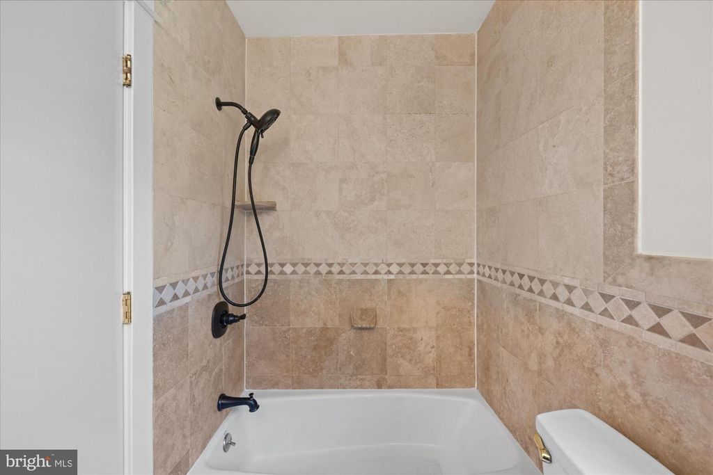 Image 31 of property listing at 3810 DRESDEN ST, Kensington, MD 20895