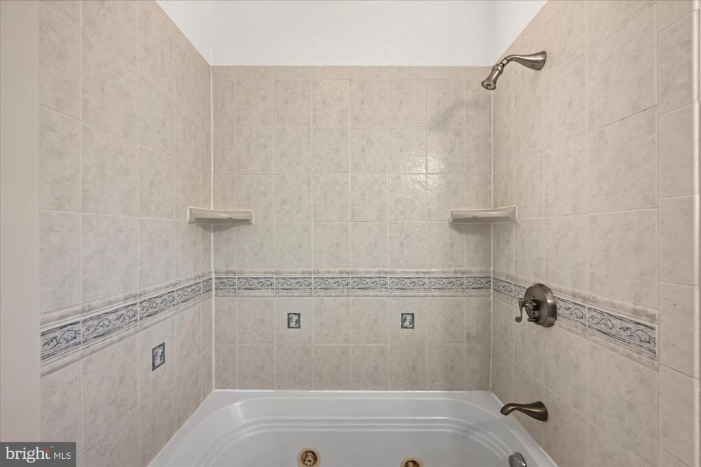 Image 37 of property listing at 3810 DRESDEN ST, Kensington, MD 20895