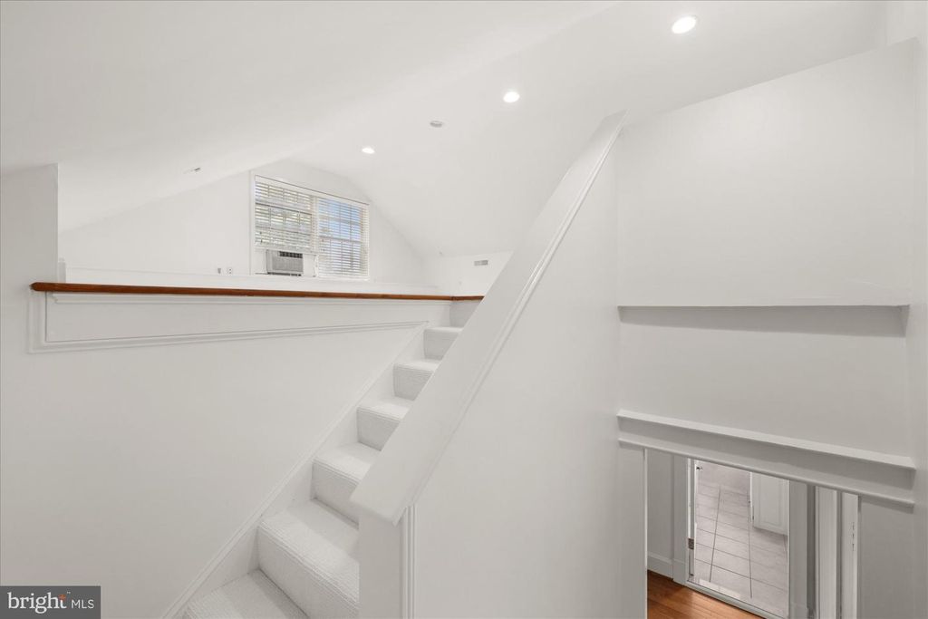 Image 38 of property listing at 3810 DRESDEN ST, Kensington, MD 20895