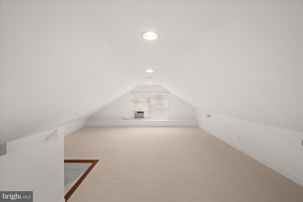 Image 39 of property listing at 3810 DRESDEN ST, Kensington, MD 20895