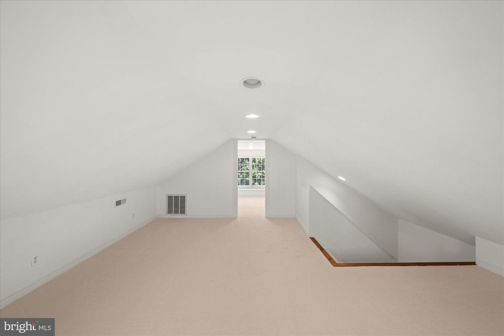 Image 40 of property listing at 3810 DRESDEN ST, Kensington, MD 20895