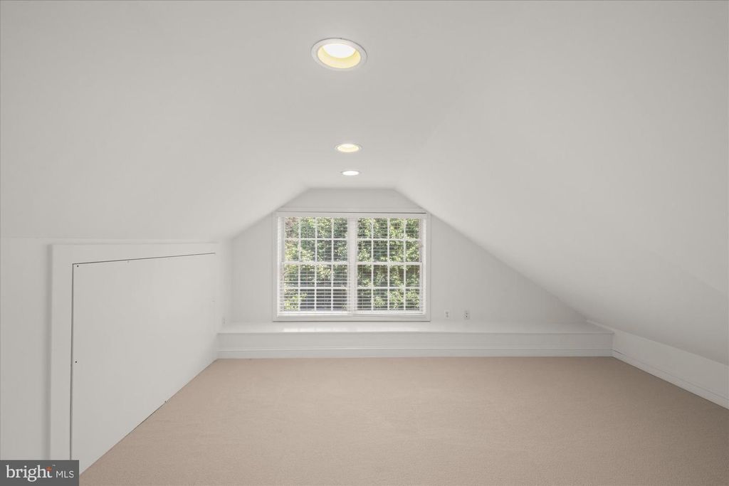 Image 41 of property listing at 3810 DRESDEN ST, Kensington, MD 20895