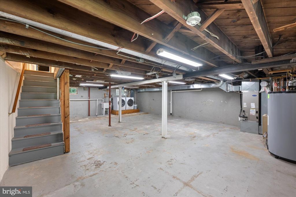 Image 45 of property listing at 3810 DRESDEN ST, Kensington, MD 20895