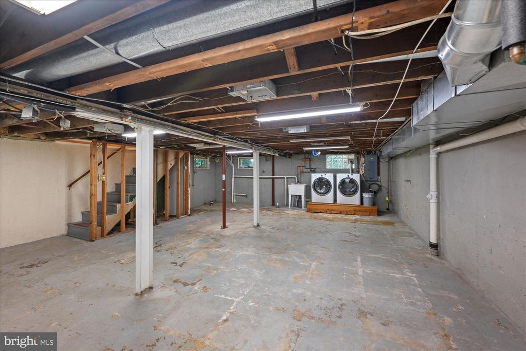 Image 46 of property listing at 3810 DRESDEN ST, Kensington, MD 20895