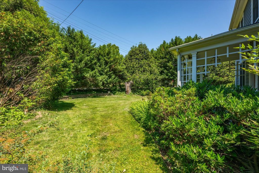 Image 54 of property listing at 3810 DRESDEN ST, Kensington, MD 20895