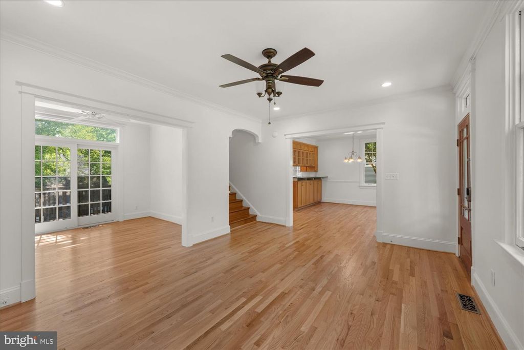 Image 7 of property listing at 3810 DRESDEN ST, Kensington, MD 20895