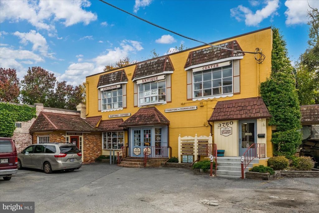 Image 76 of property listing at 3810 DRESDEN ST, Kensington, MD 20895