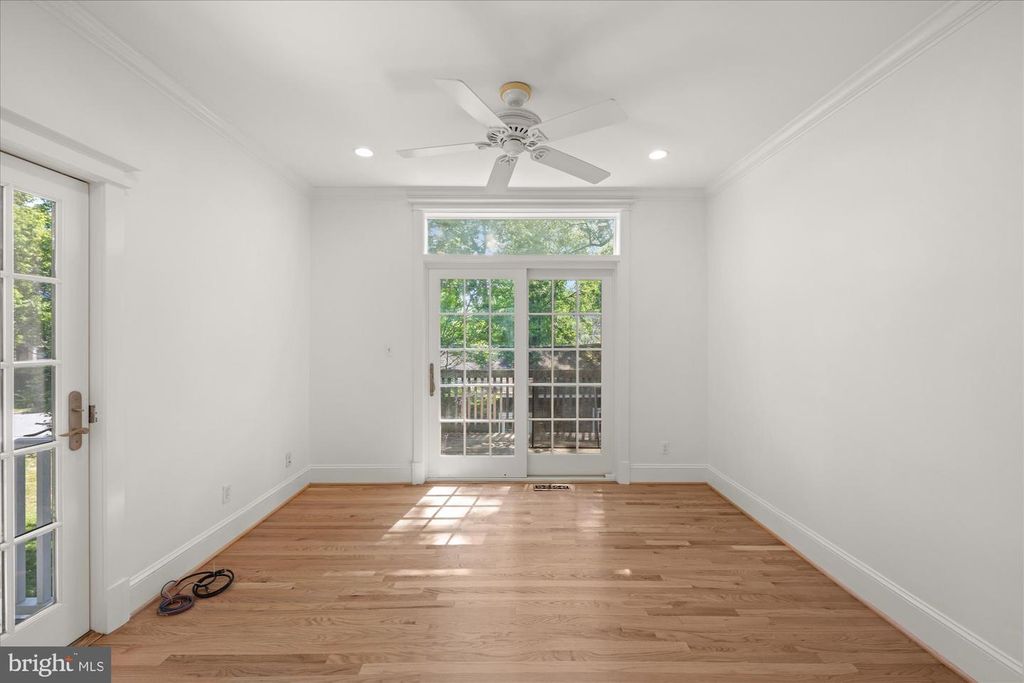 Image 8 of property listing at 3810 DRESDEN ST, Kensington, MD 20895