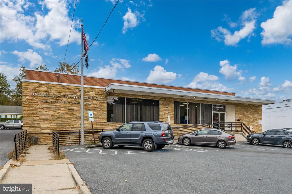 Image 80 of property listing at 3810 DRESDEN ST, Kensington, MD 20895