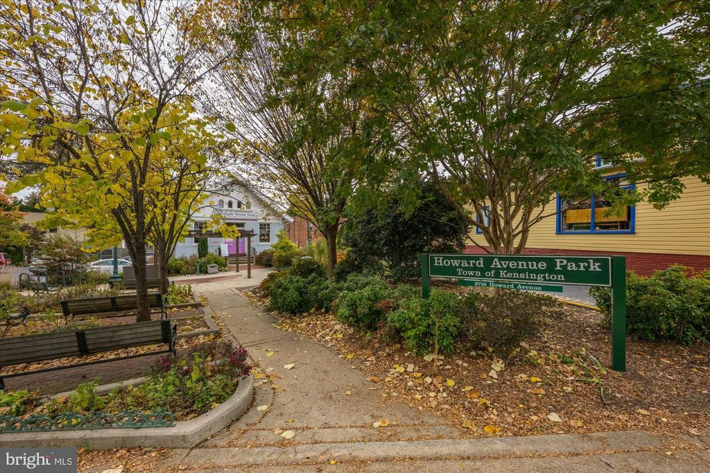Image 83 of property listing at 3810 DRESDEN ST, Kensington, MD 20895
