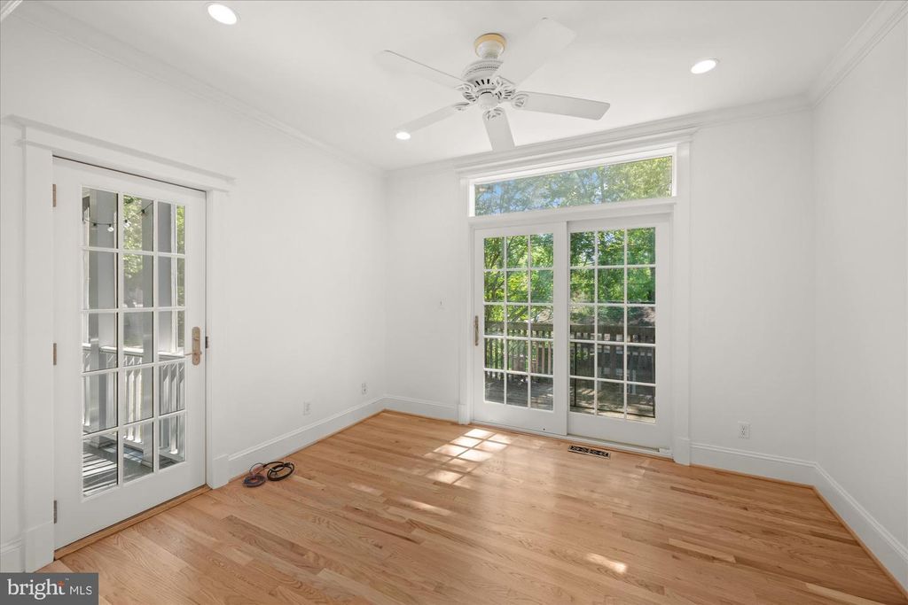 Image 9 of property listing at 3810 DRESDEN ST, Kensington, MD 20895