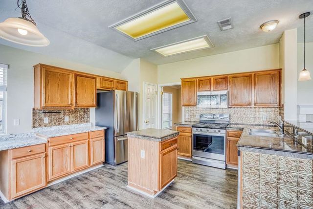 6711 Shelby Oaks Drive, Richmond, TX 77407