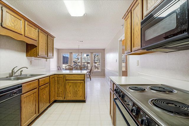 8544 OVERCUP OAKS DR, Cordova, TN 38018