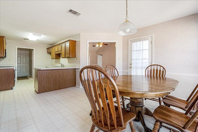 8544 OVERCUP OAKS DR, Cordova, TN 38018