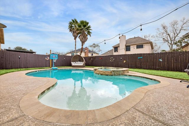 1802 Valero Street, Friendswood, TX 77546