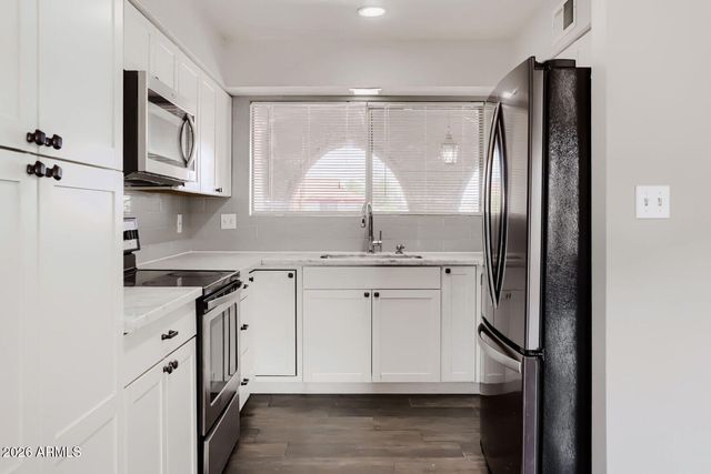 4005 W CAROL Avenue, Phoenix, AZ 85051