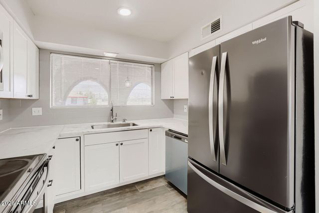 4005 W CAROL Avenue, Phoenix, AZ 85051