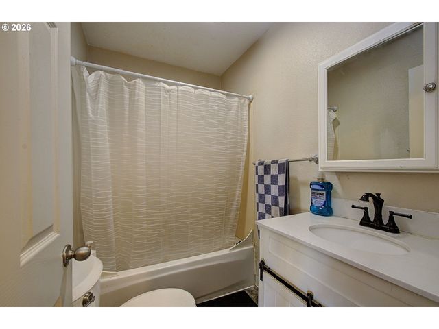 779 WASHINGTON St, Woodland, WA 98674