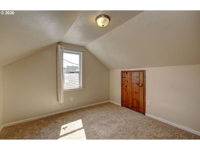 779 WASHINGTON St, Woodland, WA 98674