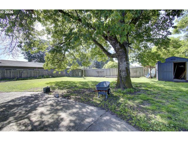 779 WASHINGTON St, Woodland, WA 98674