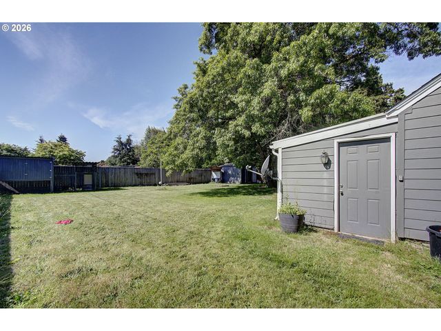 779 WASHINGTON St, Woodland, WA 98674