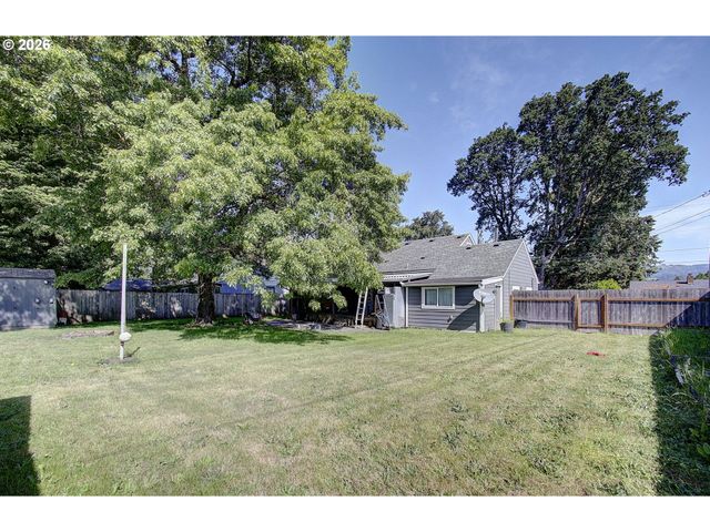 779 WASHINGTON St, Woodland, WA 98674