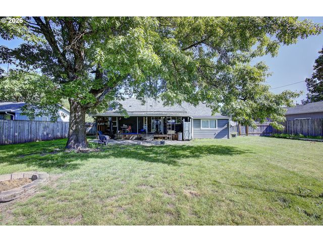 779 WASHINGTON St, Woodland, WA 98674