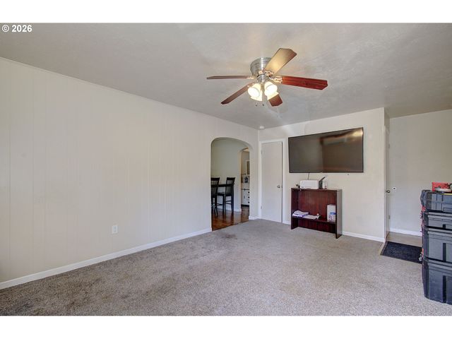 779 WASHINGTON St, Woodland, WA 98674