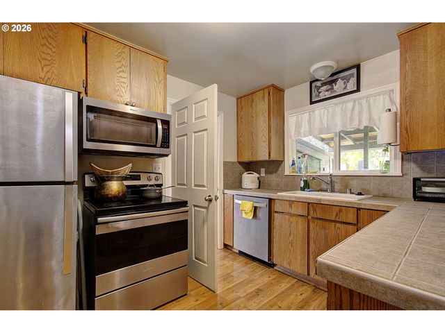 779 WASHINGTON St, Woodland, WA 98674