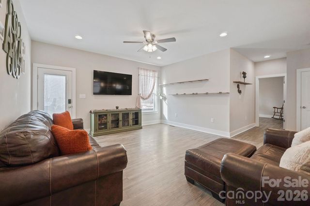 1544 Farmington Hills Drive, Conover, NC 28613