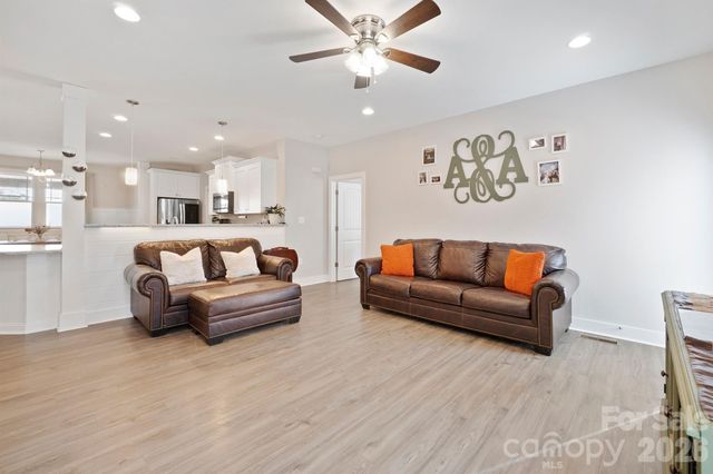 1544 Farmington Hills Drive, Conover, NC 28613