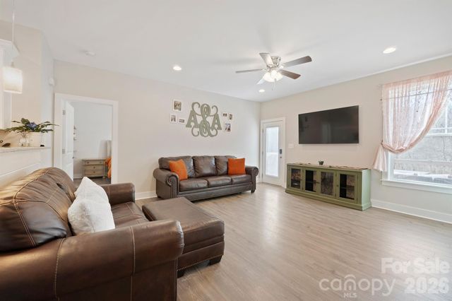 1544 Farmington Hills Drive, Conover, NC 28613
