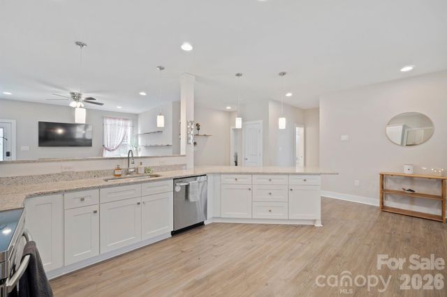 1544 Farmington Hills Drive, Conover, NC 28613