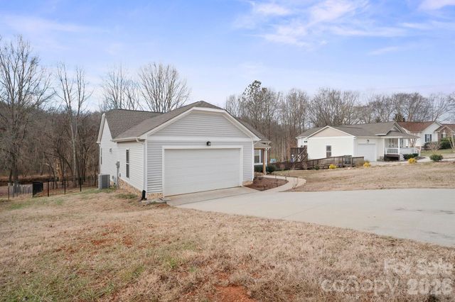 1544 Farmington Hills Drive, Conover, NC 28613