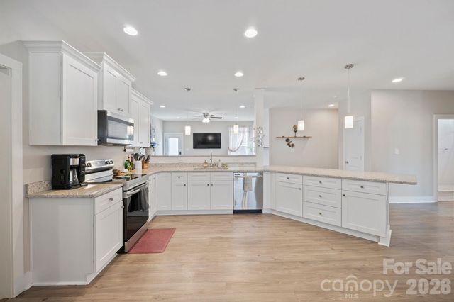 1544 Farmington Hills Drive, Conover, NC 28613