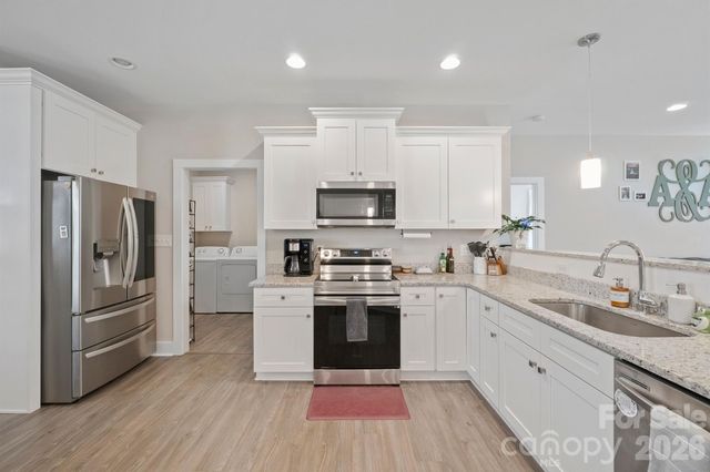 1544 Farmington Hills Drive, Conover, NC 28613