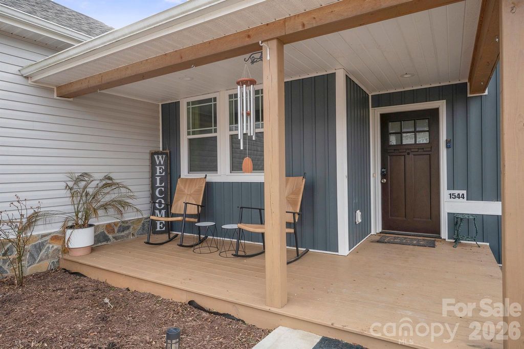 1544 Farmington Hills Drive, Conover, NC 28613