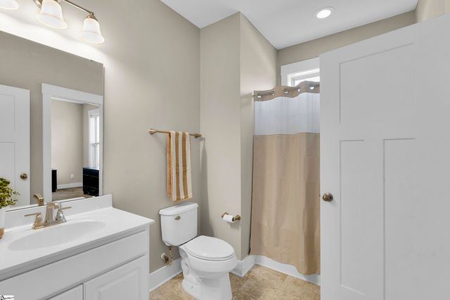 621 Longfellow Way, Simpsonville, SC 29681